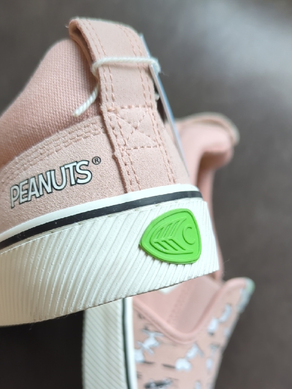 NWT Women's Sz 10 Cariuma X Peanuts Snoopy Pink Slip-On Sneakers - Picture 4 of 10